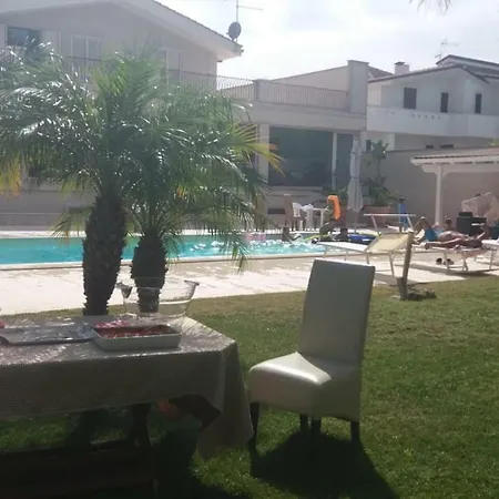 Con Piscina ゲストハウス レッチェ